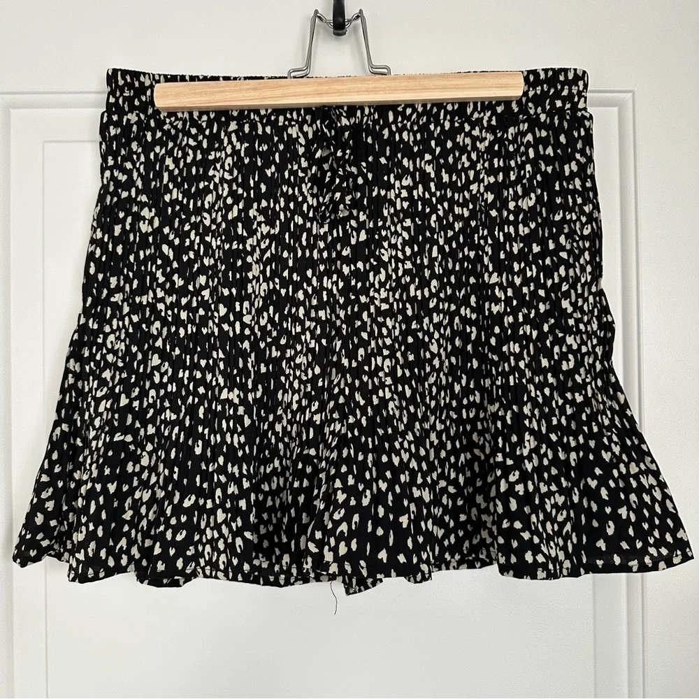 Baevely Black and White Polka Dot Mini Skirt